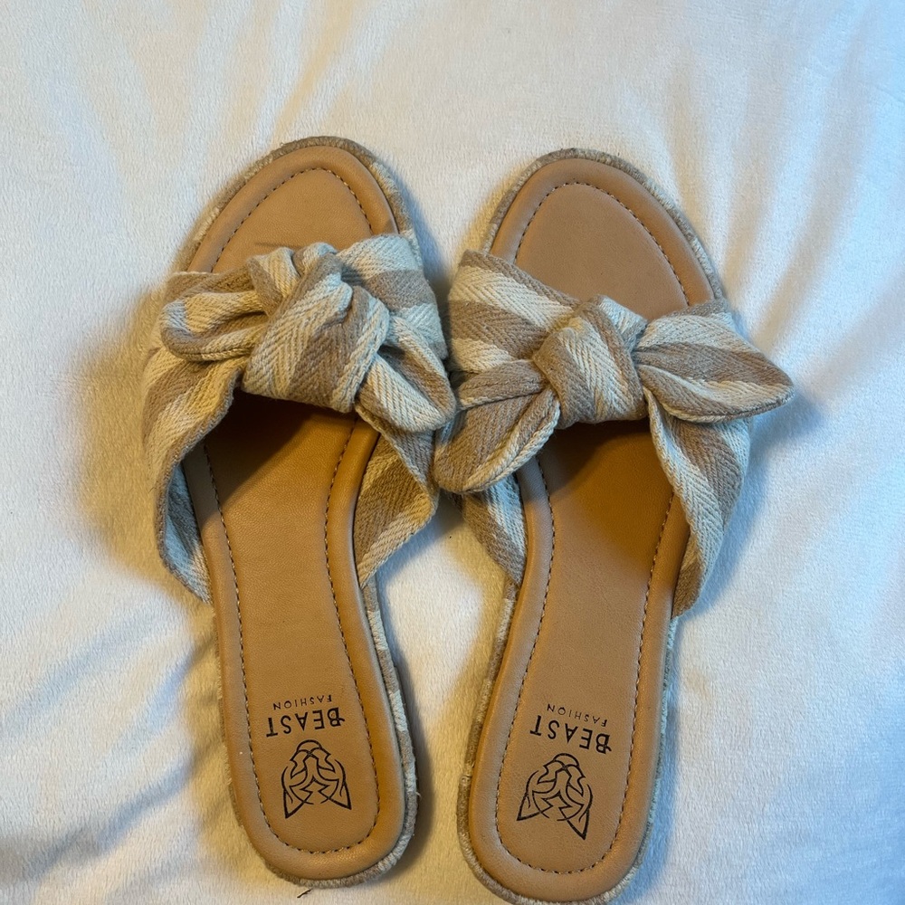 BEAST FASHION Women's Cream and Tan Knotted Sandals